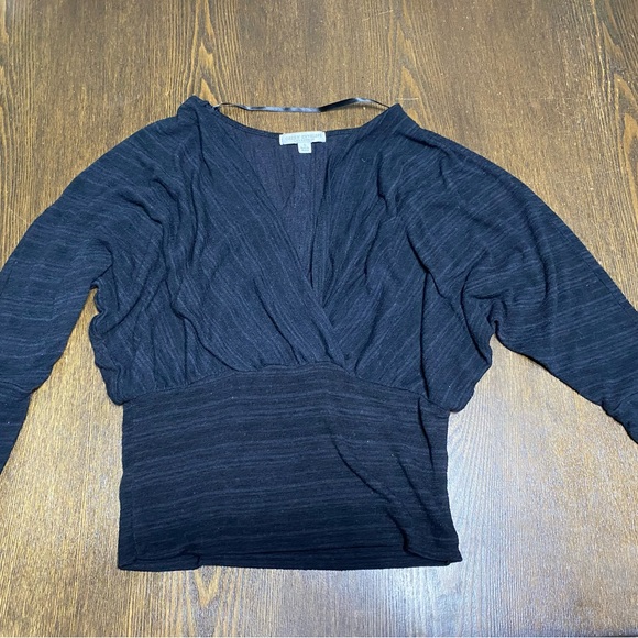 2 for $20 ⚜️ Green Envelope Black Long Sleeved Crossover V Neck Top Size Large - Picture 3 of 5